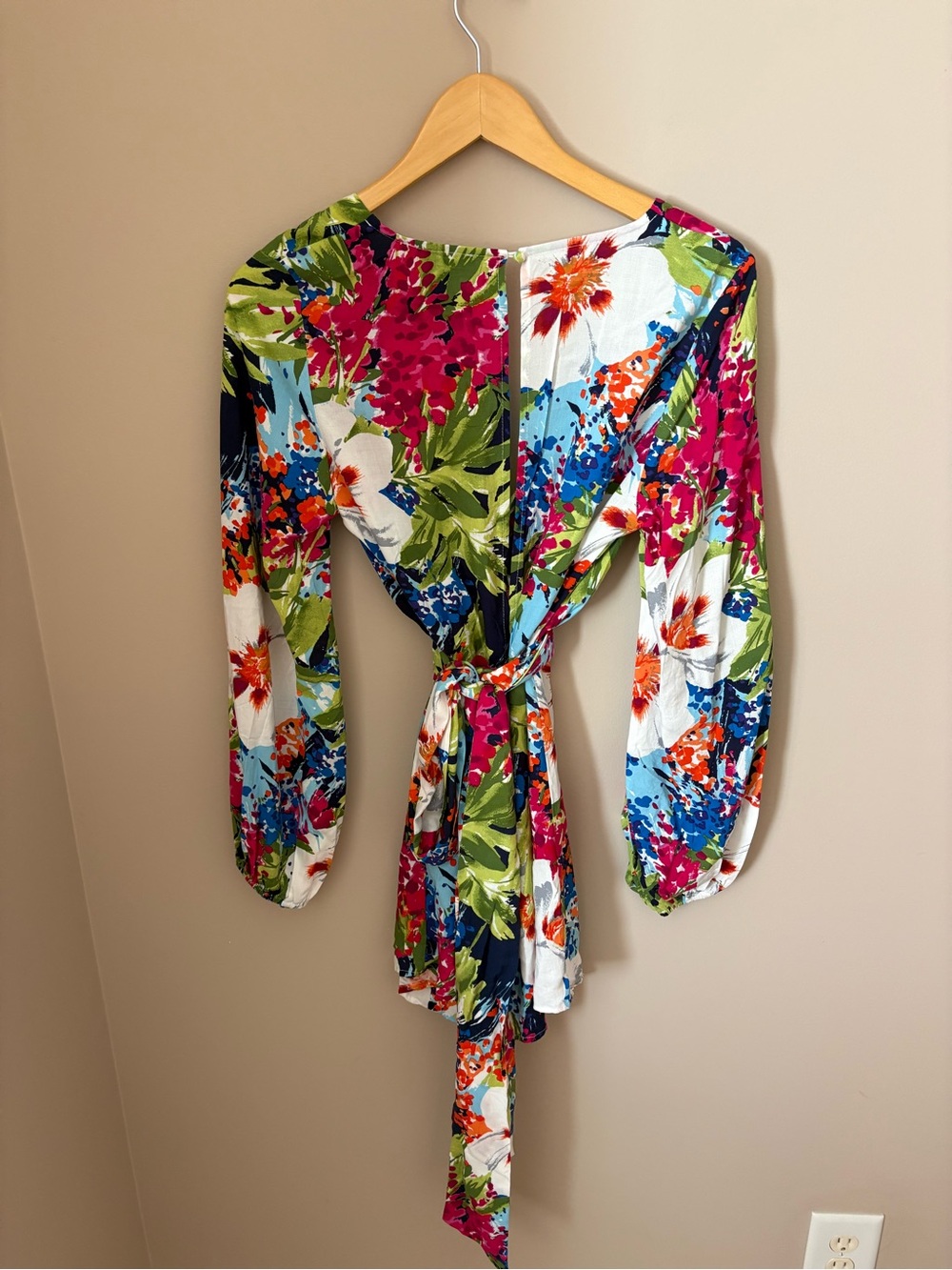 Hers & Mine Floral V-Neck Long Sleeve Romper Sz Sm NWTS - Picture 5 of 7
